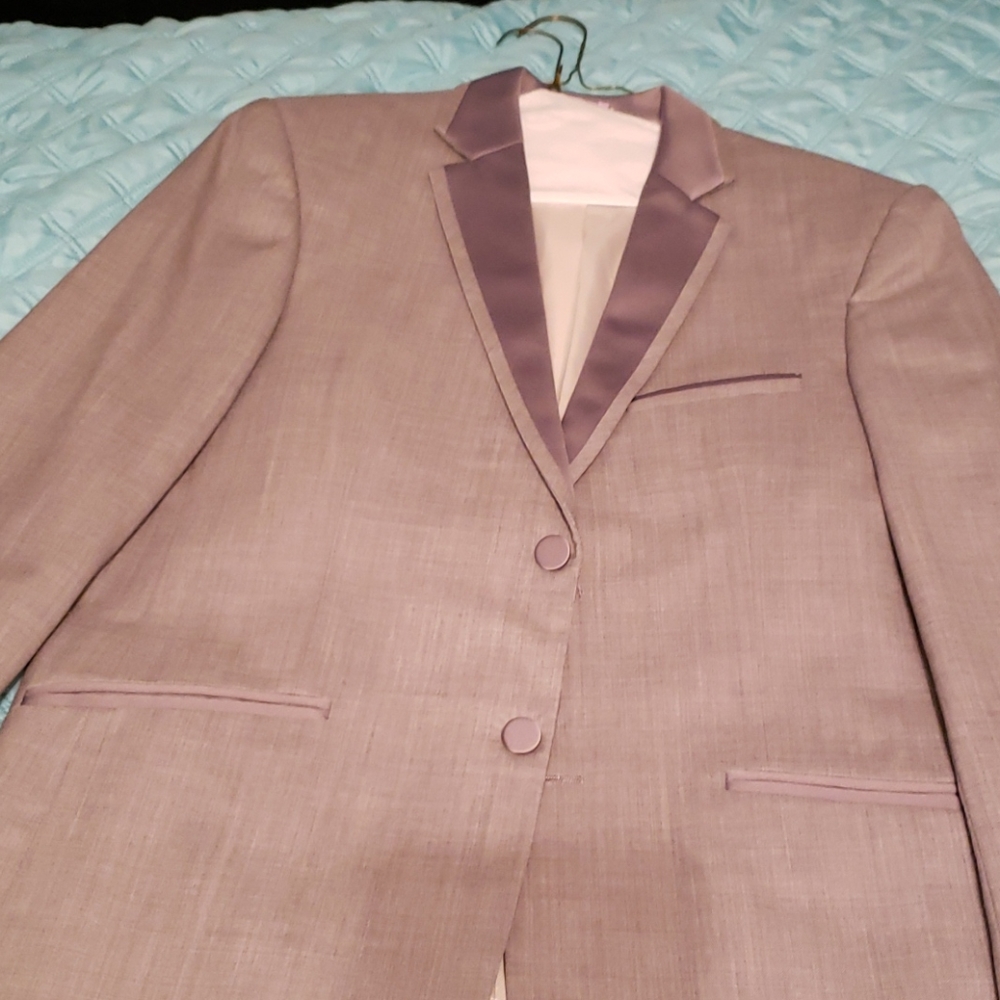 Suit - Picture 6 of 8